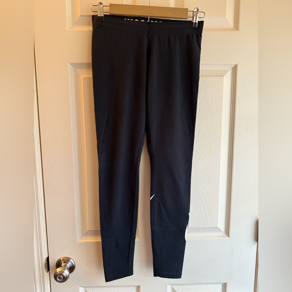 NIKE Women’s Black Leggings